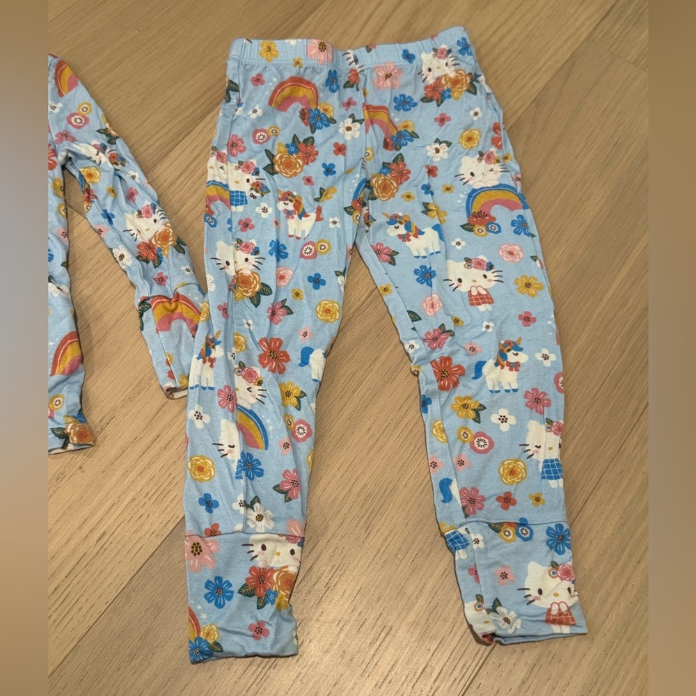Posh Peanut x Hello Kitty Sanrio bamboo viscose pajamas 2T - Picture 3 of 4